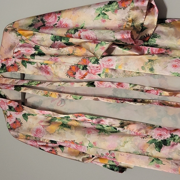 Bride Floral Robe - Picture 8 of 9